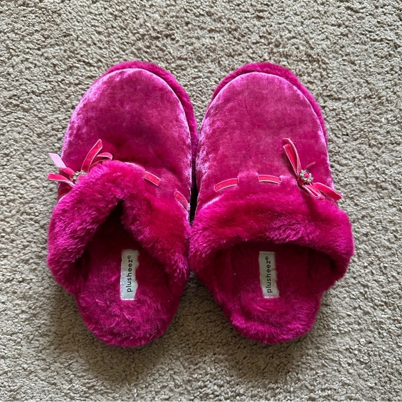 Plush Pink Y2K Fuzzy Slippers size 7-8 - Picture 1 of 4